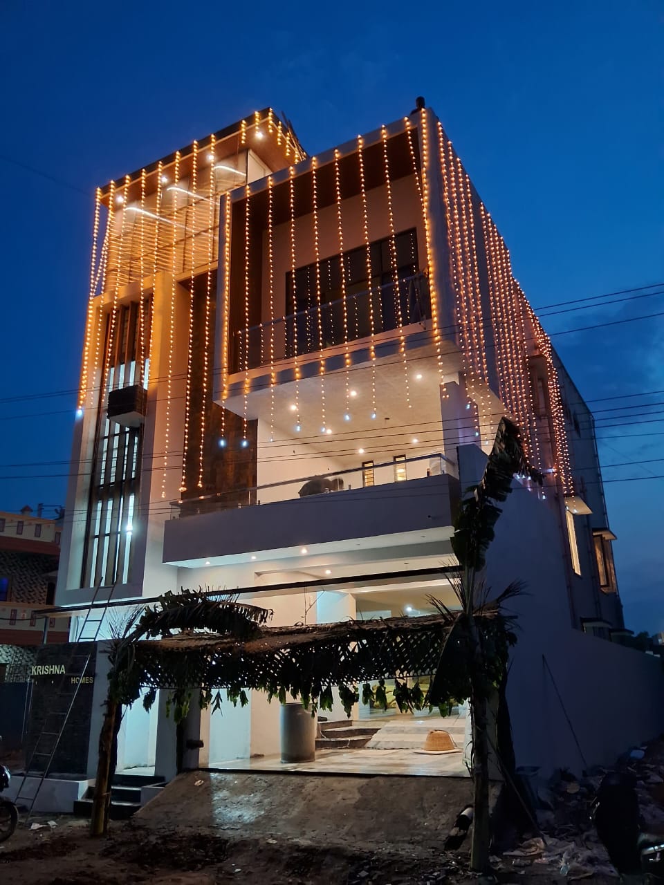 Varam Construction Large